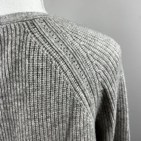 Allaway 100% Cashmere Gray V Neck Sweater Size M Shaker Knit - Picture 10 of 11